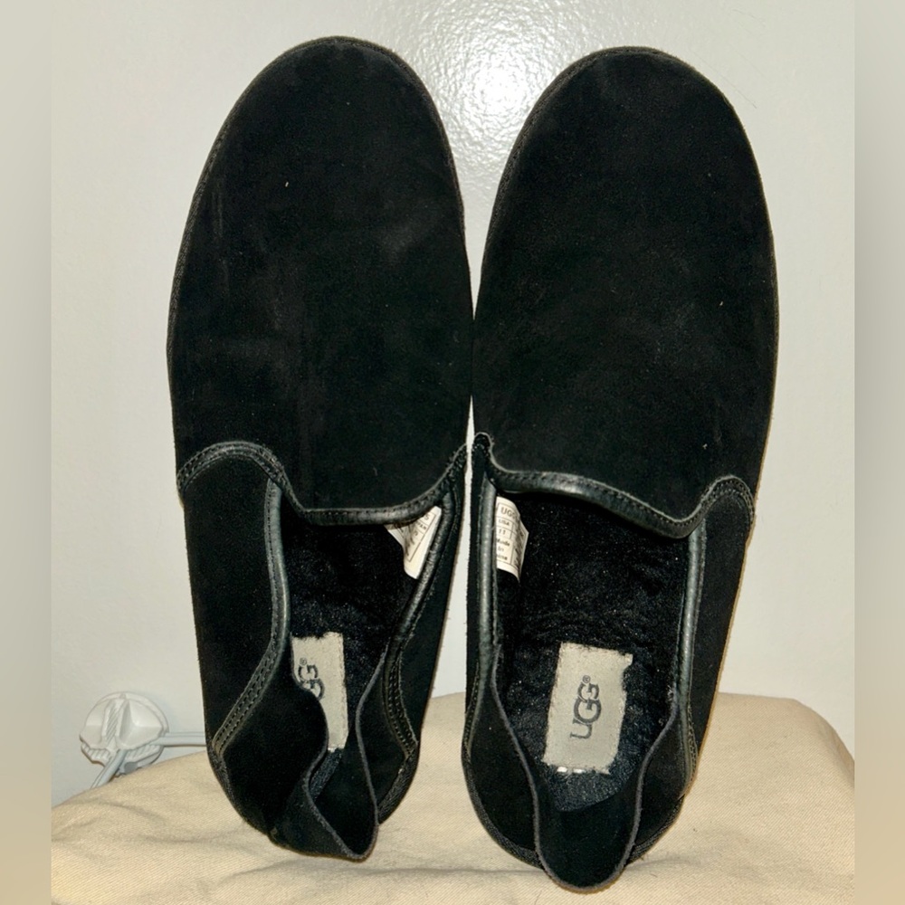 UGG Men's Cooke Black Suede Slipper/Loafer
Size 11 US